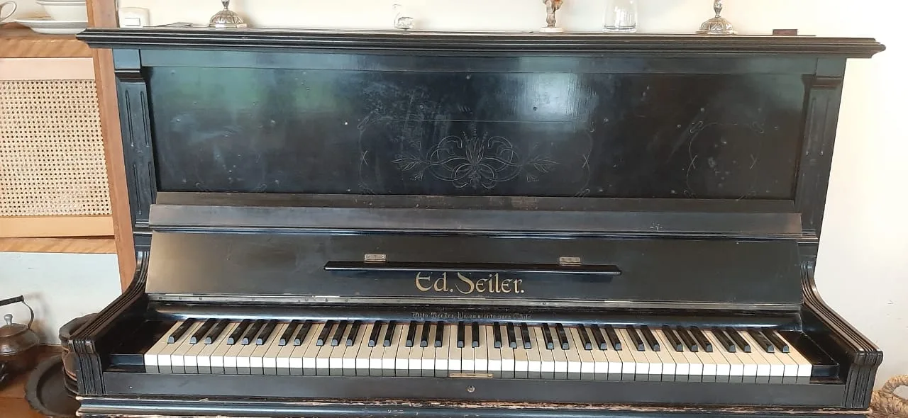 Piano antiguo Ed. Seiler en Chile | tecnicopiano.cl Piano antiguo Ed. Seiler de Otto Becker en Chile, servicio de afinación y restauración — tecnicopiano.cl